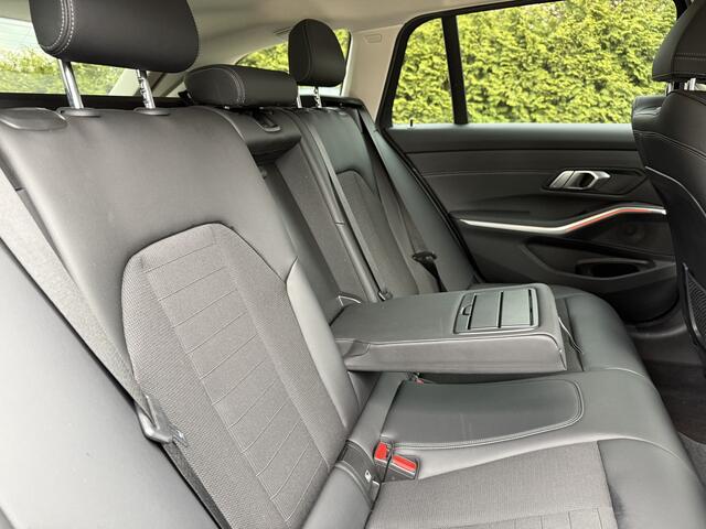 BMW 3-SERIE Touring 330e Business Edition Plus Trekhaak | 18inch | Navi+