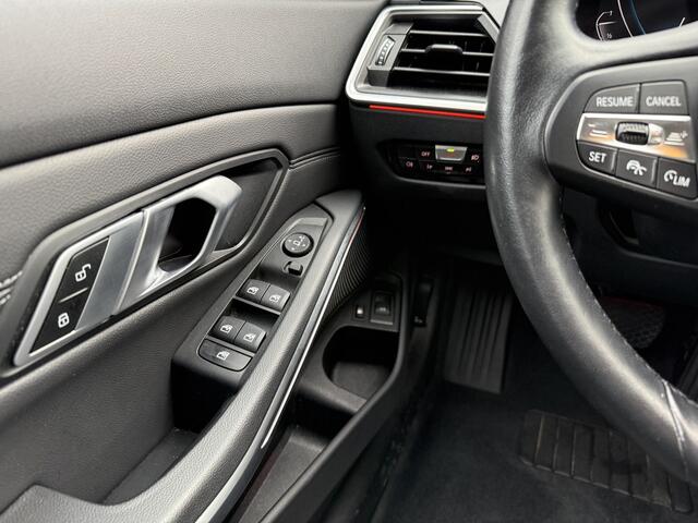 BMW 3-SERIE Touring 330e Business Edition Plus Trekhaak | 18inch | Navi+