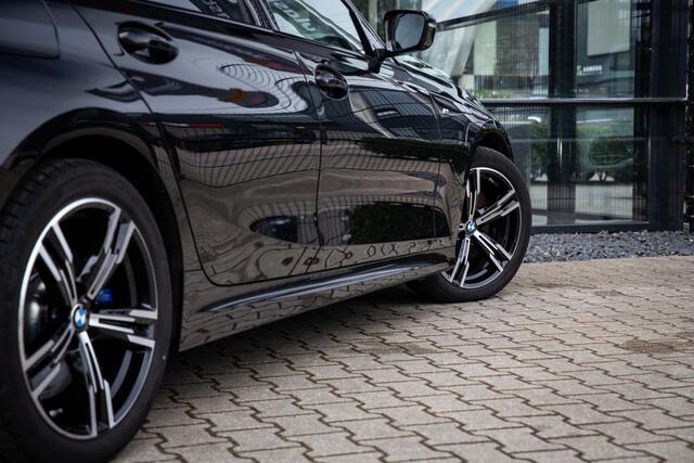 BMW 3-SERIE Touring 330i M-Sport Schakelflippers, Isofix, Apple Carplay, M-sportpakket