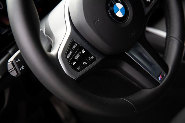BMW 3-SERIE Touring 330i M-Sport Schakelflippers, Isofix, Apple Carplay, M-sportpakket