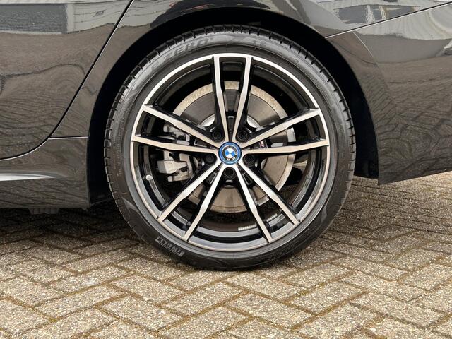 BMW 3-SERIE Touring 320e | M pakket | Pano | H&K | Head Up | LED |