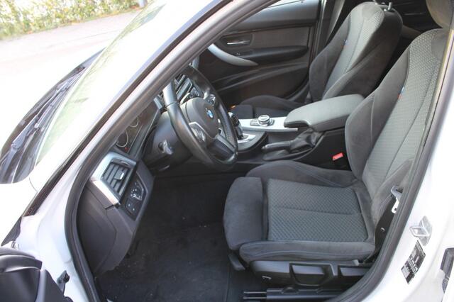 BMW 3-SERIE 318i Executive M-Sport