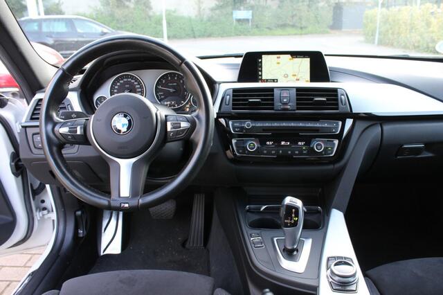 BMW 3-SERIE 318i Executive M-Sport