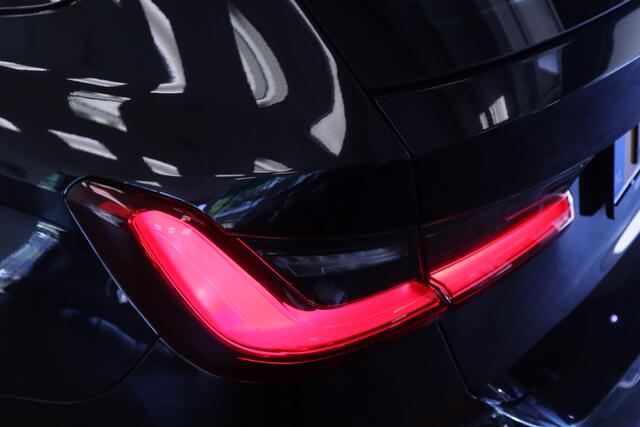 BMW 3-SERIE Touring 320i High Executive Edition 184 PK Navigatie Luxe Volleder Cruise Control Stoelverwarming sfeerverlichting