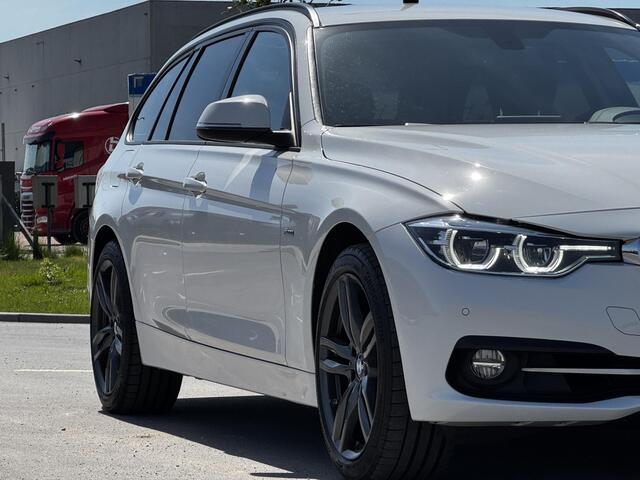 BMW 3-SERIE Touring 320i xDrive High Executive