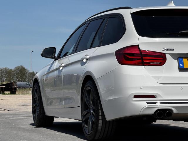 BMW 3-SERIE Touring 320i xDrive High Executive