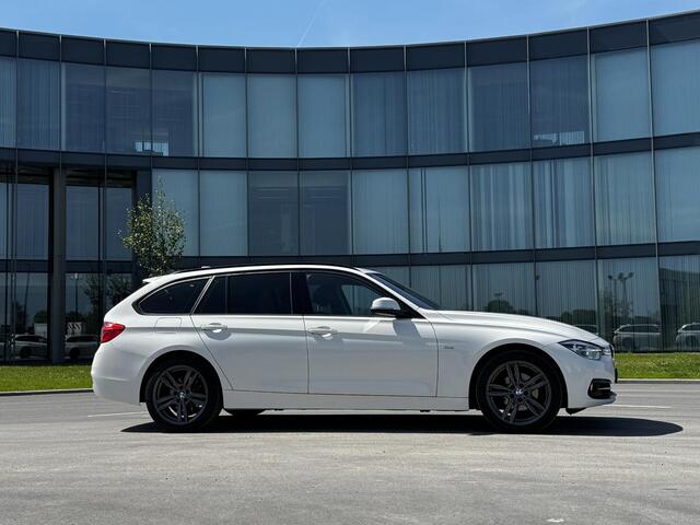 BMW 3-SERIE Touring 320i xDrive High Executive