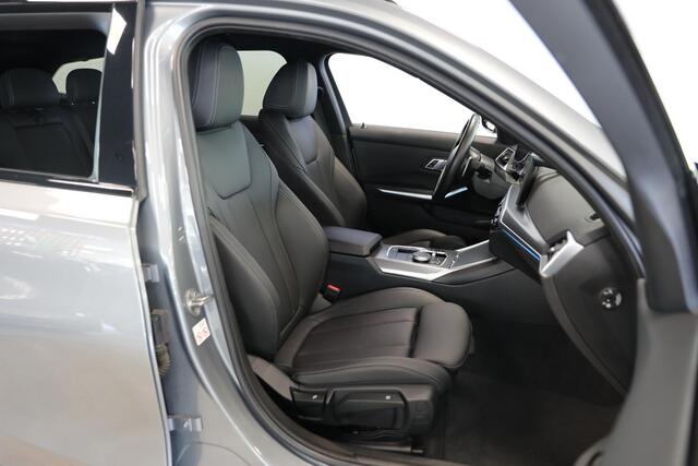 BMW 3-SERIE Touring 320e | M-Sport | Leer | Schuif- kantel dak
