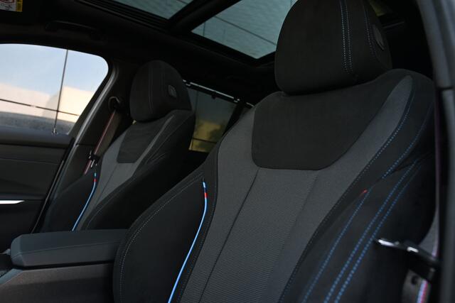 BMW 3-SERIE Touring M340d xDrive High Executive Automaat / Panoramadak / Trekhaak / Sportstoelen / M Adaptief onderstel / Comfort Access / Adaptieve LED / Parking Assistant Plus