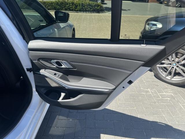 BMW 3-SERIE 318i High Executive Dak H&K M-Pakket