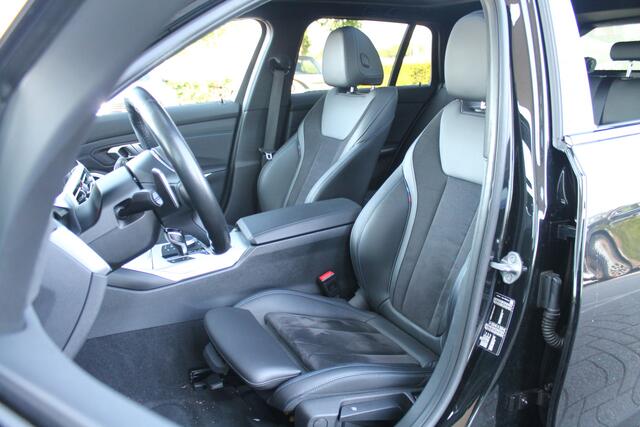 BMW 3-SERIE Touring 320i Executive M Sport Automaat / Panoramadak / Achteruitrijcamera / LED / Parking Assistant / M Sportonderstel / Live Cockpit Professional