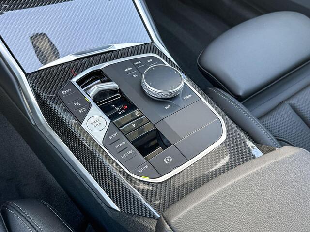 BMW 3-SERIE Sedan 330e