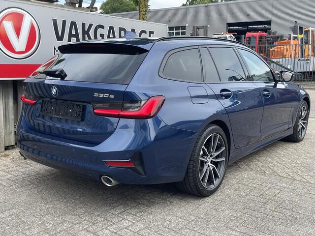 BMW 3-SERIE Touring 330e xDrive Sport Line 18"/Keyless/Sportstoelen + memory/Stoel + stuurverwarming/PDC/Apple Carplay & Android Auto