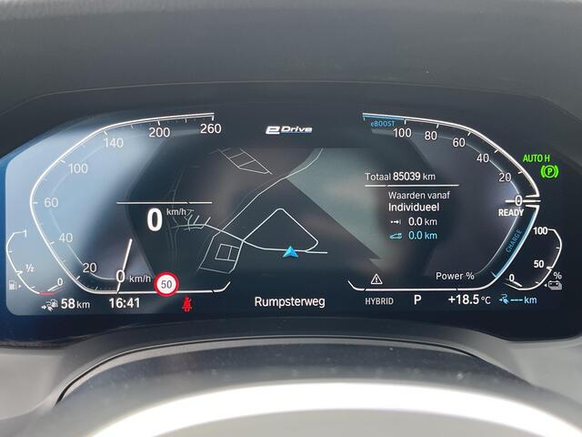 BMW 3-SERIE Touring 330e xDrive Sport Line 18"/Keyless/Sportstoelen + memory/Stoel + stuurverwarming/PDC/Apple Carplay & Android Auto