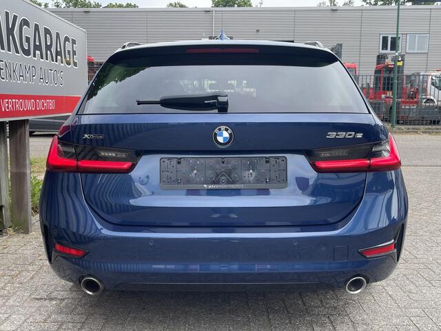 BMW 3-SERIE Touring 330e xDrive Sport Line 18"/Keyless/Sportstoelen + memory/Stoel + stuurverwarming/PDC/Apple Carplay & Android Auto