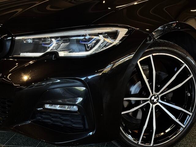 BMW 3-SERIE Touring 318i High Executive M-Sport Leder Head Up Elek Stoel 19 inch