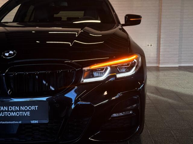 BMW 3-SERIE Touring 318i High Executive M-Sport Leder Head Up Elek Stoel 19 inch