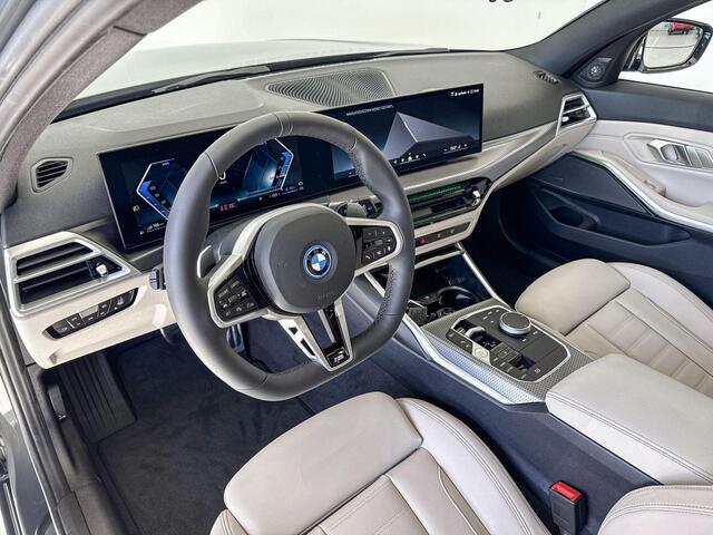 BMW 3-SERIE Touring 330e xDrive | M Sport Pro | Comfort Pack | Adaptieve LED koplampen