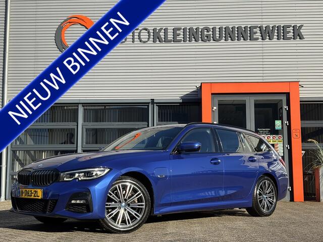 BMW 3-SERIE Touring /320e Business Edition Plus M Sport Pakket / Portimao Blau / Stoel & Stuurverwarming / Wegklapbare Trekhaak /