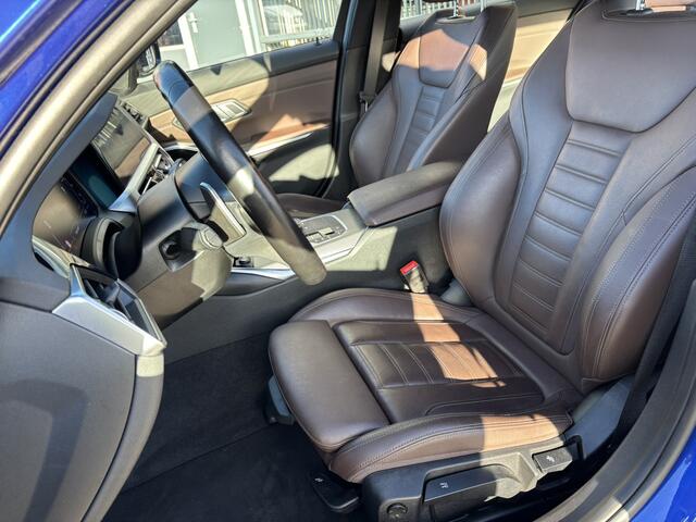 BMW 3-SERIE Touring /320e Business Edition Plus M Sport Pakket / Portimao Blau / Stoel & Stuurverwarming / Wegklapbare Trekhaak /