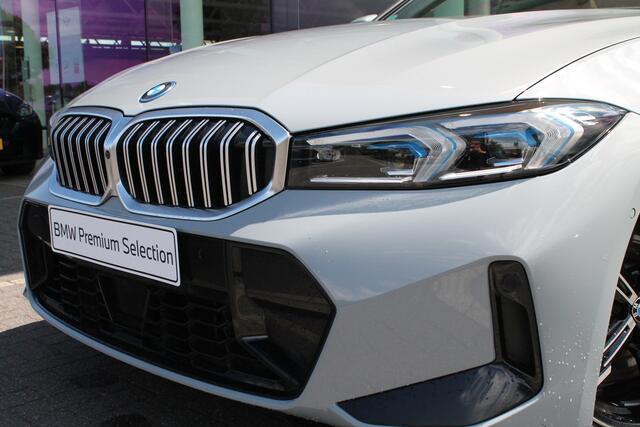 BMW 3-SERIE Touring 330e High Executive M Sport Automaat / Panoramadak / Trekhaak / Sportstoelen / Active Cruise Control / Adaptieve LED / Parking Assistant Plus / M Adaptief onderstel