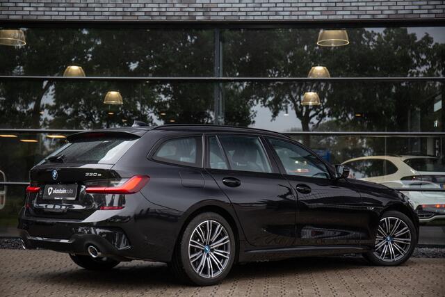BMW 3-SERIE Touring 330e High Executive M-Sport , Adap. cruise, Trekhaak, Sfeerverlichting,