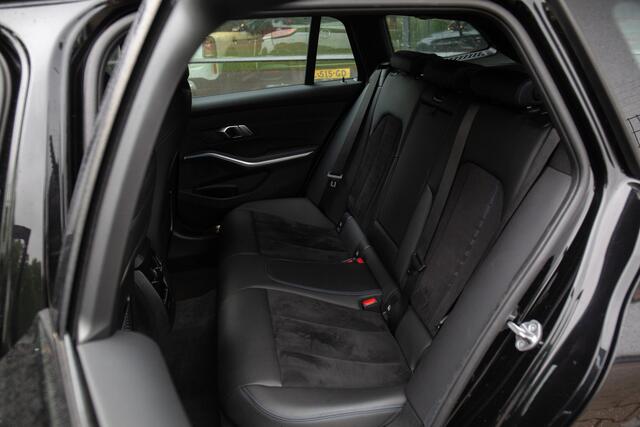 BMW 3-SERIE Touring 330e High Executive M-Sport , Adap. cruise, Trekhaak, Sfeerverlichting,