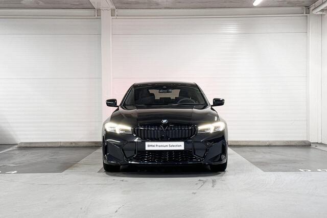 BMW 3-SERIE Sedan 318i | M-Sport Pro | Innovation Pack | Comfort Pack | Driving Assistant | Harman/kardon | Comfort Access