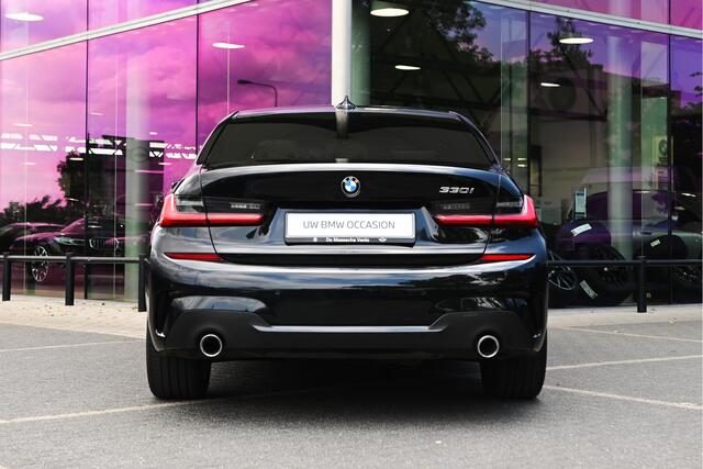 BMW 3-SERIE 330i High Executive M Sport Automaat / Panoramadak / Achteruitrijcamera / Sportstoelen / M Adaptief onderstel / Parking Assistant / Leder