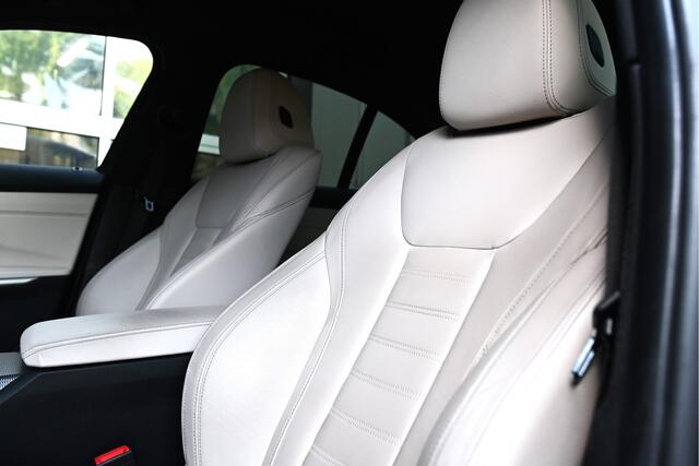BMW 3-SERIE 330i High Executive M Sport Automaat / Panoramadak / Achteruitrijcamera / Sportstoelen / M Adaptief onderstel / Parking Assistant / Leder
