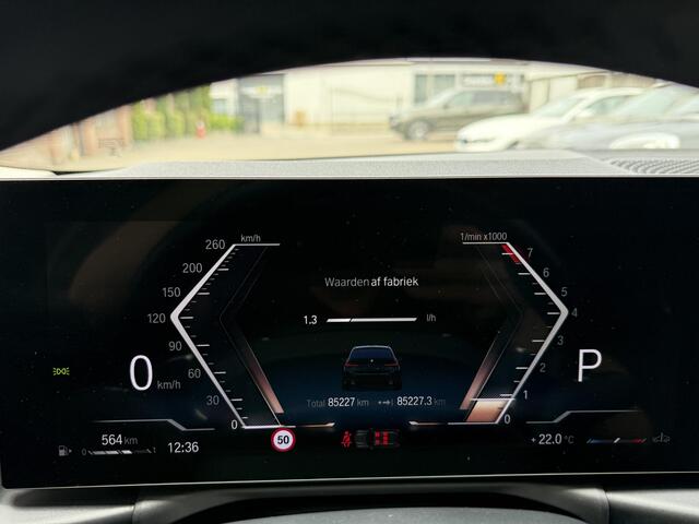 BMW 3-SERIE Touring 2.0 318i Org NL Widescreen display