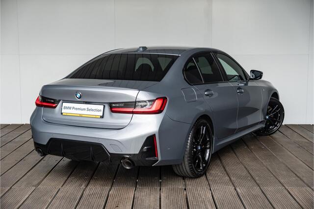 BMW 3-SERIE Sedan 320i M Sportpakket / HiFi systeem / Draadloos oplaadstation