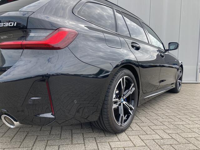 BMW 3-SERIE Touring M-Sport Automaat 330i Wegklapbare trekhaak, Achteruitrijcamera, Lederen bekleding, PDC v+a