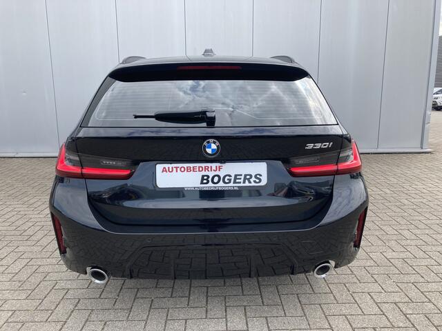 BMW 3-SERIE Touring M-Sport Automaat 330i Wegklapbare trekhaak, Achteruitrijcamera, Lederen bekleding, PDC v+a