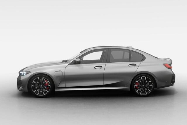 BMW 3-SERIE Sedan 330e | M Sport Pro | Comfort Pack | Harman-Kardon Sound System | Active Cruise Control