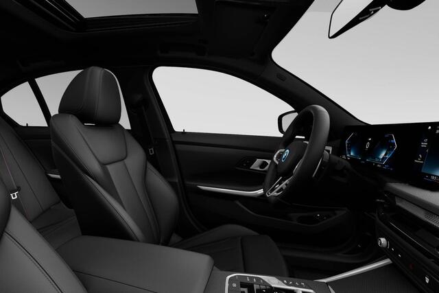 BMW 3-SERIE Sedan 330e | M Sport Pro | Comfort Pack | Harman-Kardon Sound System | Active Cruise Control