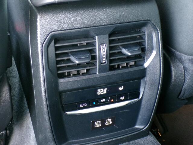 BMW 3-SERIE 320i Executive Edition, Automaat / Carplay + Android Auto / Full LED / Camera + Sensoren