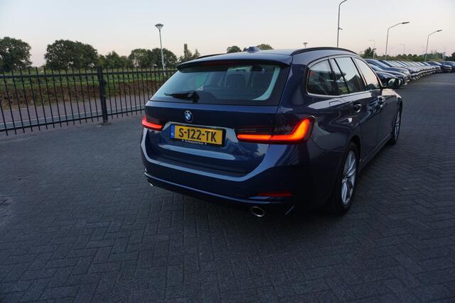 BMW 3-SERIE Touring 318I 157PK 4CILINDER ORIGINEEL NEDERLANDS 1E EIGENAAR NIEUW MODEL CURVED DASHBOARD! FULL LED ANDROID/APPLECARPLAY GROOTBEELD NAVIGATIE ECC AIRCO CRUISECONTROL PDC V+A 17INCH ELECTR.KLEP ENZ...