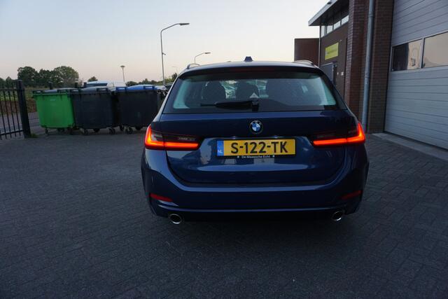BMW 3-SERIE Touring 318I 157PK 4CILINDER ORIGINEEL NEDERLANDS 1E EIGENAAR NIEUW MODEL CURVED DASHBOARD! FULL LED ANDROID/APPLECARPLAY GROOTBEELD NAVIGATIE ECC AIRCO CRUISECONTROL PDC V+A 17INCH ELECTR.KLEP ENZ...