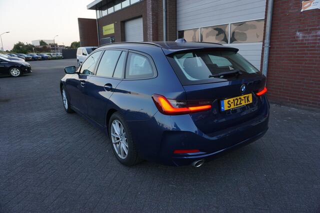 BMW 3-SERIE Touring 318I 157PK 4CILINDER ORIGINEEL NEDERLANDS 1E EIGENAAR NIEUW MODEL CURVED DASHBOARD! FULL LED ANDROID/APPLECARPLAY GROOTBEELD NAVIGATIE ECC AIRCO CRUISECONTROL PDC V+A 17INCH ELECTR.KLEP ENZ...