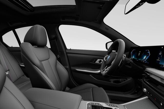 BMW 3-SERIE Sedan 330e | M Sport Pro | Comfort Pack | Active Cruise Control | Elektrisch bediend glazen schuif-/kanteldak