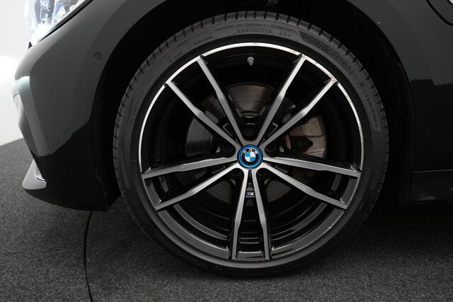 BMW 3-SERIE Touring 320e High Executive automaat | Laser LED koplampen | M Sport | Panorama dak | lederen bekleding | elektrisch wegklapbare trekhaak