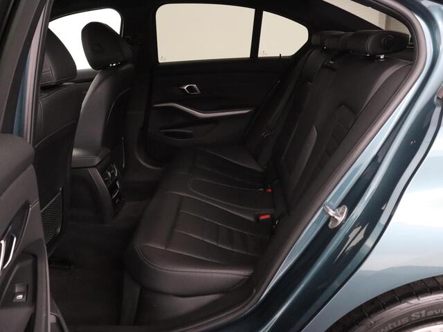 BMW 3-SERIE 330e eDrive Edition | Leder | Stoelverwarming | Carplay | Live Cockpit | Navigatie | Parkeerhulp | Cruise control