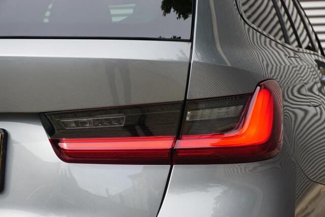 BMW 3-SERIE Touring 330e M Sportpakket Pro | Comfort Pack | HiFi System | Extra getint glas in achterportierruiten en achterruit | Achteruitrijcamera