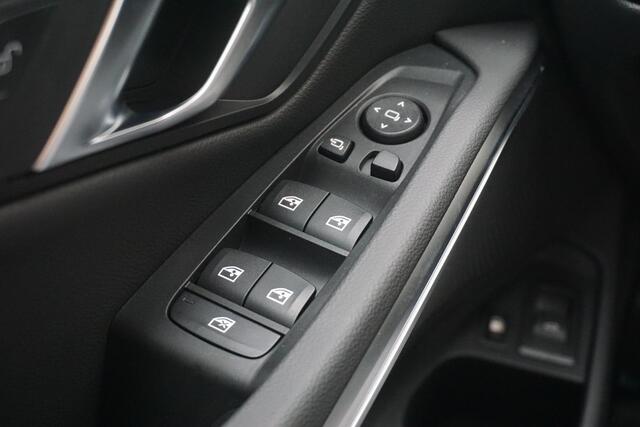 BMW 3-SERIE Touring 330e M Sportpakket Pro | Comfort Pack | HiFi System | Extra getint glas in achterportierruiten en achterruit | Achteruitrijcamera