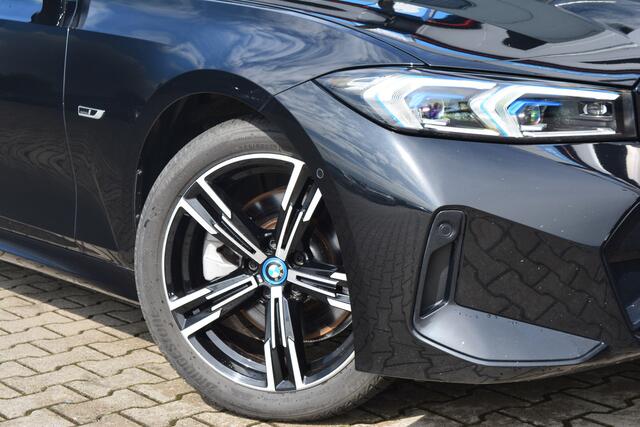 BMW 3-SERIE Touring 330e M-Sport | Led | ACC | Camera |