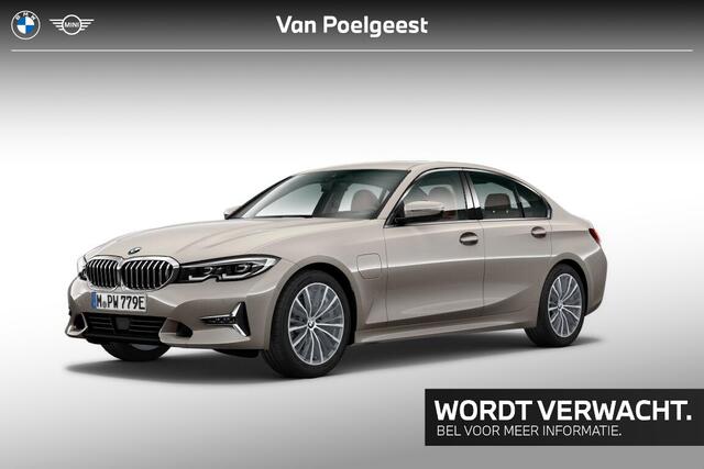 BMW 3-SERIE Sedan 330e High Executive / Harman Kardon / Head Up / Adaptive Cruise Control / Comfort Access / 18 Inch / Trekhaak Zwenkbaar