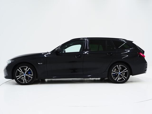 BMW 3-SERIE Touring 330e M-Sport Pro LCI | M-Sportstoelen | Panoramadak | Harman/Kardon | Head Up | Camera | Keyless