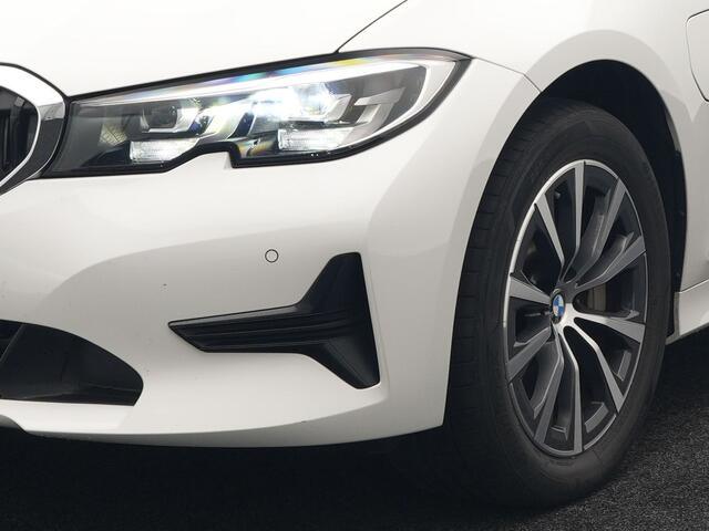 BMW 3-SERIE Touring 330e Plug In Hybrid 293pk Dealer O.H PHEV | Cruise Control | Apple Carplay | Lederen Sportstoelen Verwarmd | Navigatie | Virtual | DAB |