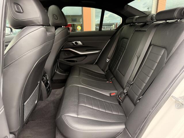 BMW 3-SERIE 320i M-Sport | Schuifdak | ACC | LEDER | MEMORY | LASER | 20 INC | CAMERA
